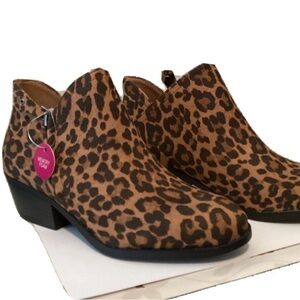 SO Leopard Print Ankle Booties